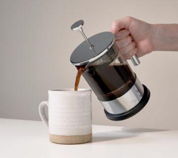 ریختن فوری قهوه